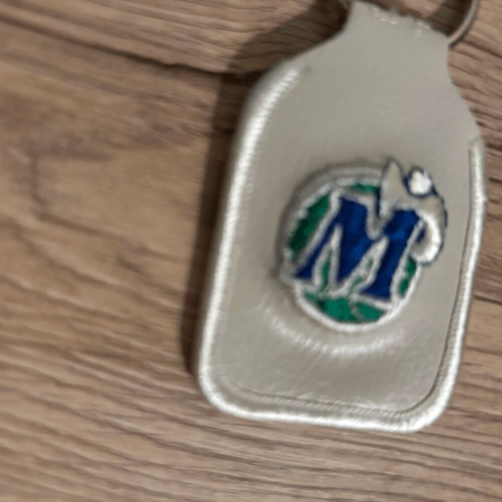 NBA Dallas Mavericks vintage leather white blue logo keychain basketball - Picture 3 of 4